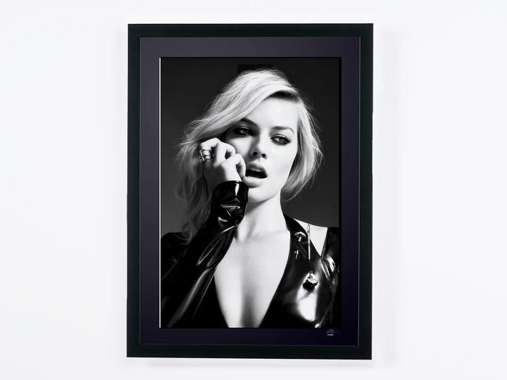 Margot Robbie — Portrait