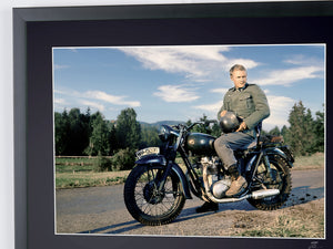 The Great Escape (1963) - Steve McQueen op de set, in een Triumph TR6