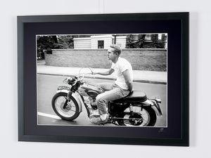  Steve McQueen on Triumph TR6 1966 