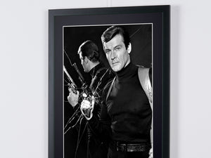 James Bond 007: Vivi e lascia morire, Roger Moore nel ruolo di James Bond 007