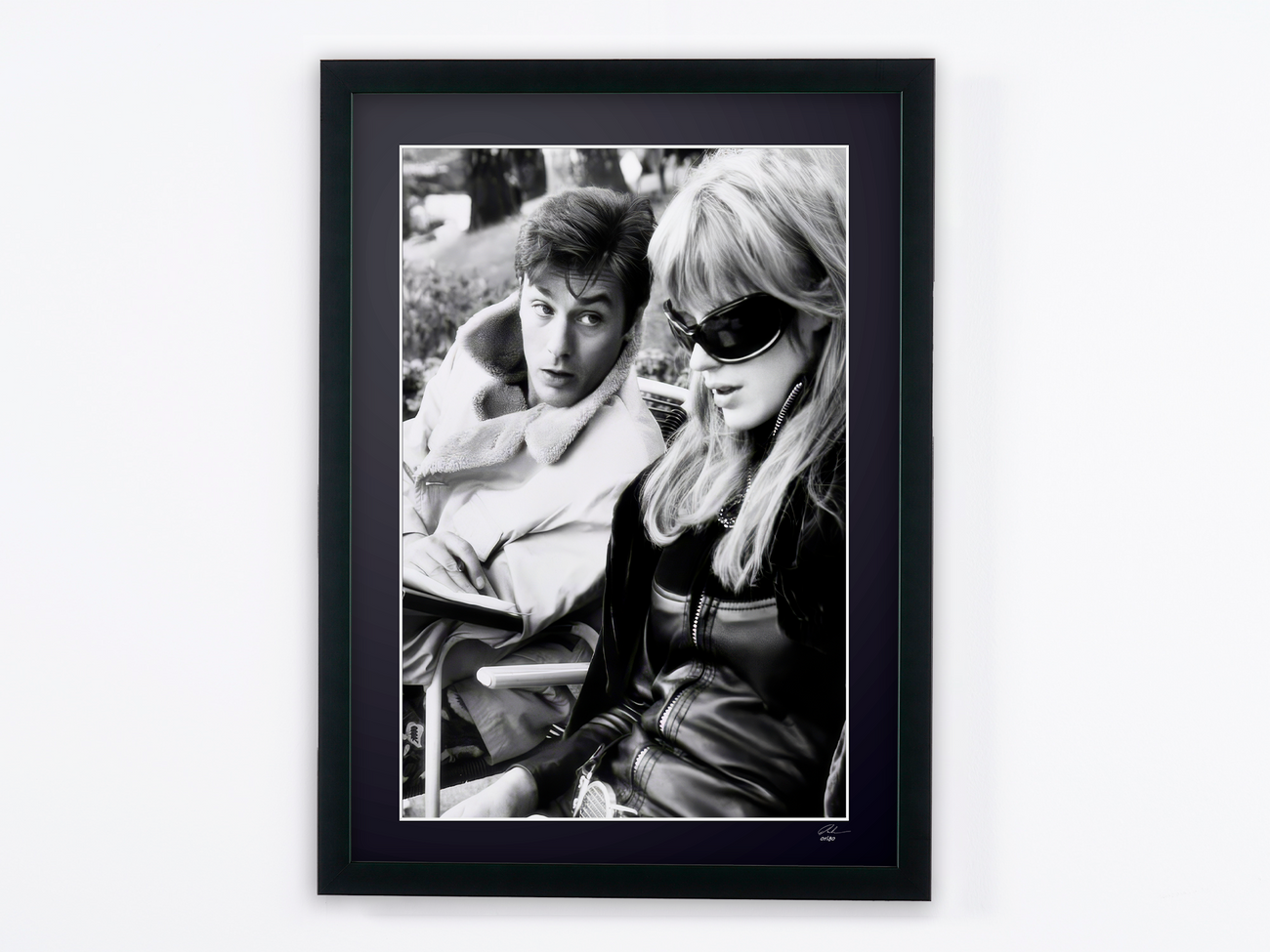 Photographie d’art de Alain Delon dans La Motocyclette, encadrée à la main — édition limitée de 30 exemplaires numérotés.