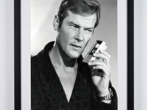 James Bond 007: Live And Let Die - Roger Moore as 007 