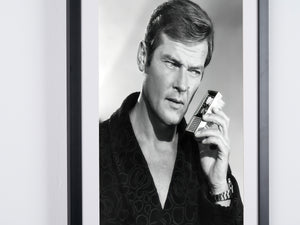  James Bond 007: Live And Let Die - Roger Moore as 007 