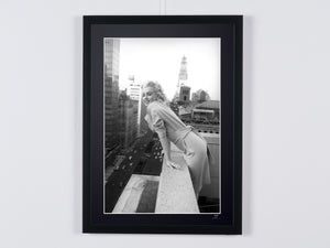 Marilyn Monroe - On the Roof NY 1955 - Fotografía, enmarcada en madera de lujo, 70 x 50 cm -2 - - Certificado de autenticidad (COA), logotipo holográfico del editor y código QR