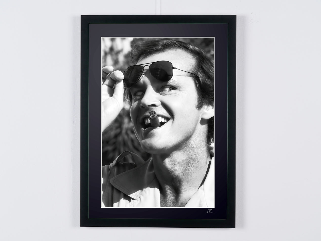 Kunstfoto van Jack Nicholson in Jack Nicholson - Iconic Devilish Smile, met de hand ingelijst — gelimiteerde oplage van 30 genummerde exemplaren.