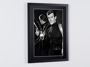 James Bond 007: Vivi e lascia morire, Roger Moore nel ruolo di James Bond 007