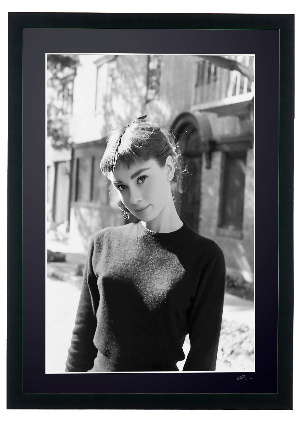 Kunstfoto van Audrey Hepburn in Audrey Hepburn — Los Angeles, 1953, met de hand ingelijst — gelimiteerde oplage van 30 genummerde exemplaren.