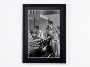 Batman - Serie Clásica de TV - Adam West y Yvonne Graig con el Batmóvil (1)
