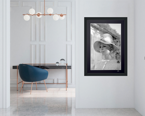  Brigitte Bardot - 1961 Chanel Had - Spoleto (Italia) 1961. - Cadre Photo- Starck Gallery