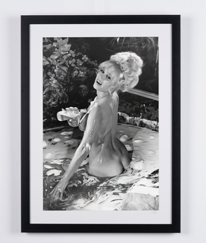  Brigitte Bardot - Bath - Moldura para fotografia - Starck Gallery