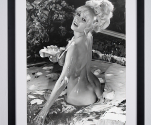  Brigitte Bardot - Bath - Moldura para fotografia - Starck Gallery