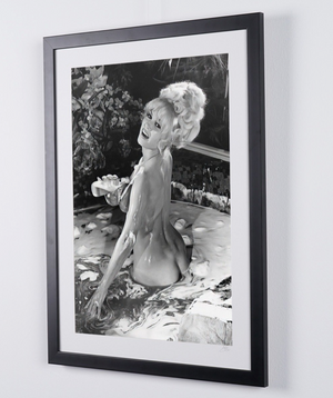  Brigitte Bardot - Bath - Moldura para fotografia - Starck Gallery