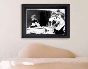  Brigitte Bardot - En effeuillant la marguerite (Plucking the Daisy) - Cadre Photo- Starck Gallery