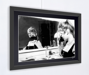  Brigitte Bardot - En effeuillant la marguerite (Plucking the Daisy) - Cadre Photo- Starck Gallery