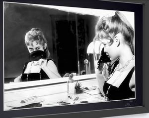  Brigitte Bardot - En effeuillant la marguerite (Plucking the Daisy) - Cadre Photo- Starck Gallery