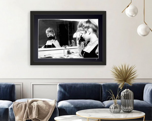  Brigitte Bardot - En effeuillant la marguerite (Plucking the Daisy) - Cadre Photo- Starck Gallery