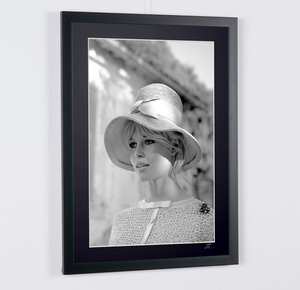 Brigitte Bardot - 1961 Chanel Had - Spoleto (Italia) 1961.