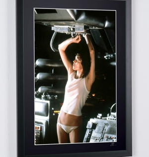 ALIEN 1979 - Sigourney Weaver as Ellen Ripley - Wooden Framed 70X50 cm - Original Certificate (COA), Hologram - 100% New. Shipping Reduction from 3 items