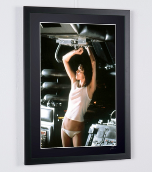 ALIEN 1979 - Sigourney Weaver as Ellen Ripley - Wooden Framed 70X50 cm - Original Certificate (COA), Hologram - 100% New. Shipping Reduction from 3 items