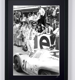 Le Mans 1971 - Steve McQueen & Derek Bell - Houten lijst 70 x 50 cm -2 - - Origineel certificaat (COA), hologramlogo van de uitgever en QR-code