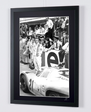 Le Mans 1971 - Steve McQueen & Derek Bell - Houten lijst 70 x 50 cm -2 - - Origineel certificaat (COA), hologramlogo van de uitgever en QR-code