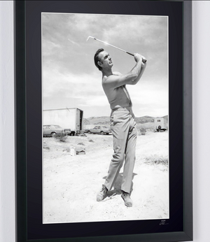 Diamonds are forever - Sean Connery aan het golfen in Las Vegas, Nevada - 1971 - Houten lijst 70 x 50 cm - Origineel certificaat (COA), hologramlogo en QR-code