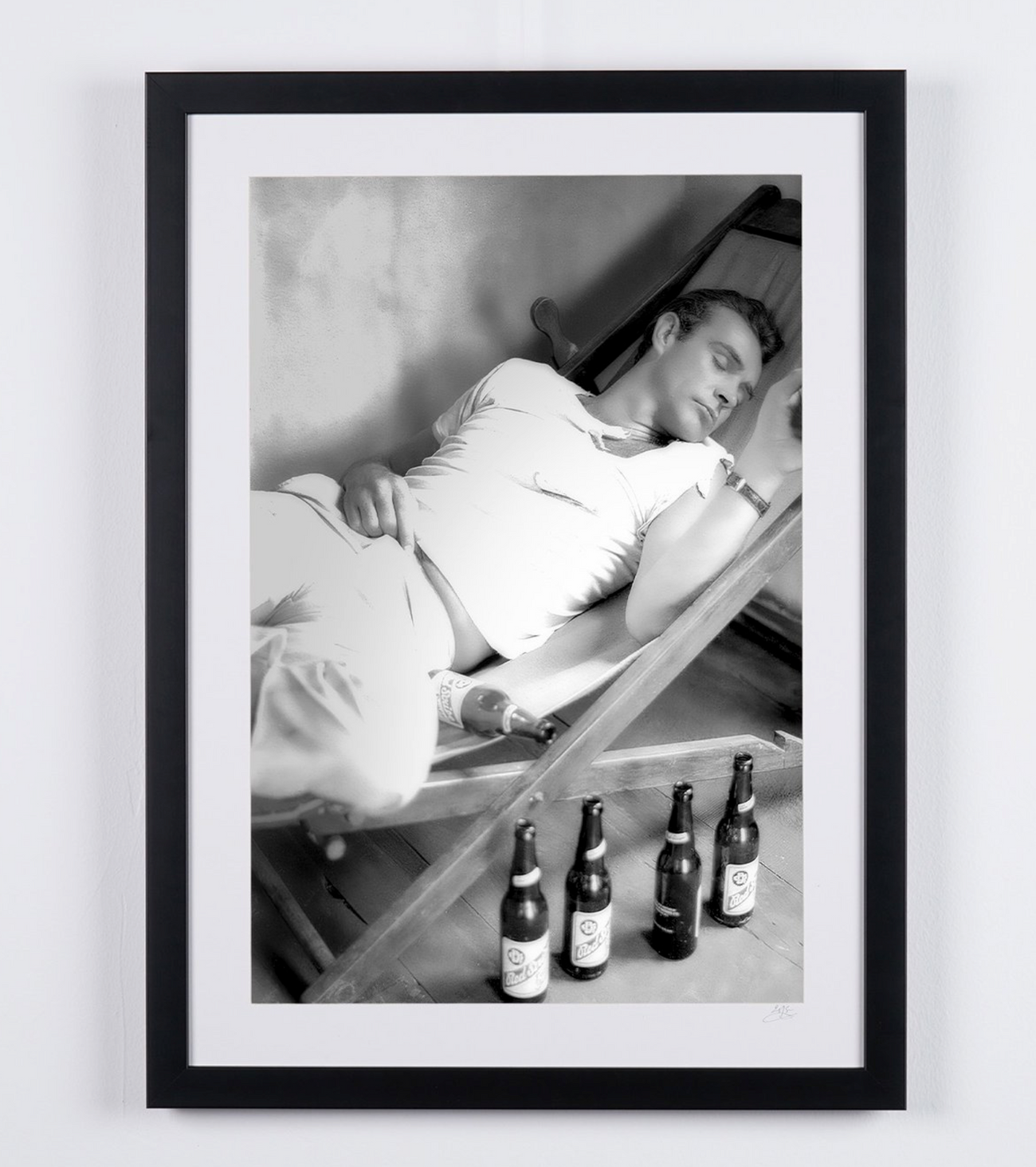 Photographie d’art de Sean Connery dans Dr No, encadrée à la main — édition limitée de 30 exemplaires numérotés.