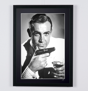 James Bond 007: Dr. No (1962) - Sean Connery as James Bond 007 & Walter PP - Wooden Framed 70X50 cm -2 - Original Certificate (COA), Hologram Logo Editor and QR Code