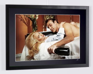 James Bond 007: Goldfinger - Sean Connery & Shirley Eaton on Set