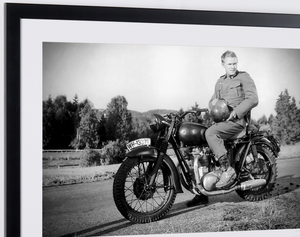 The Great Escape (1983) – Steve McQueen on set, in a Triumph TR6