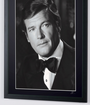 Sir Roger Moore - JAmes Bond 007