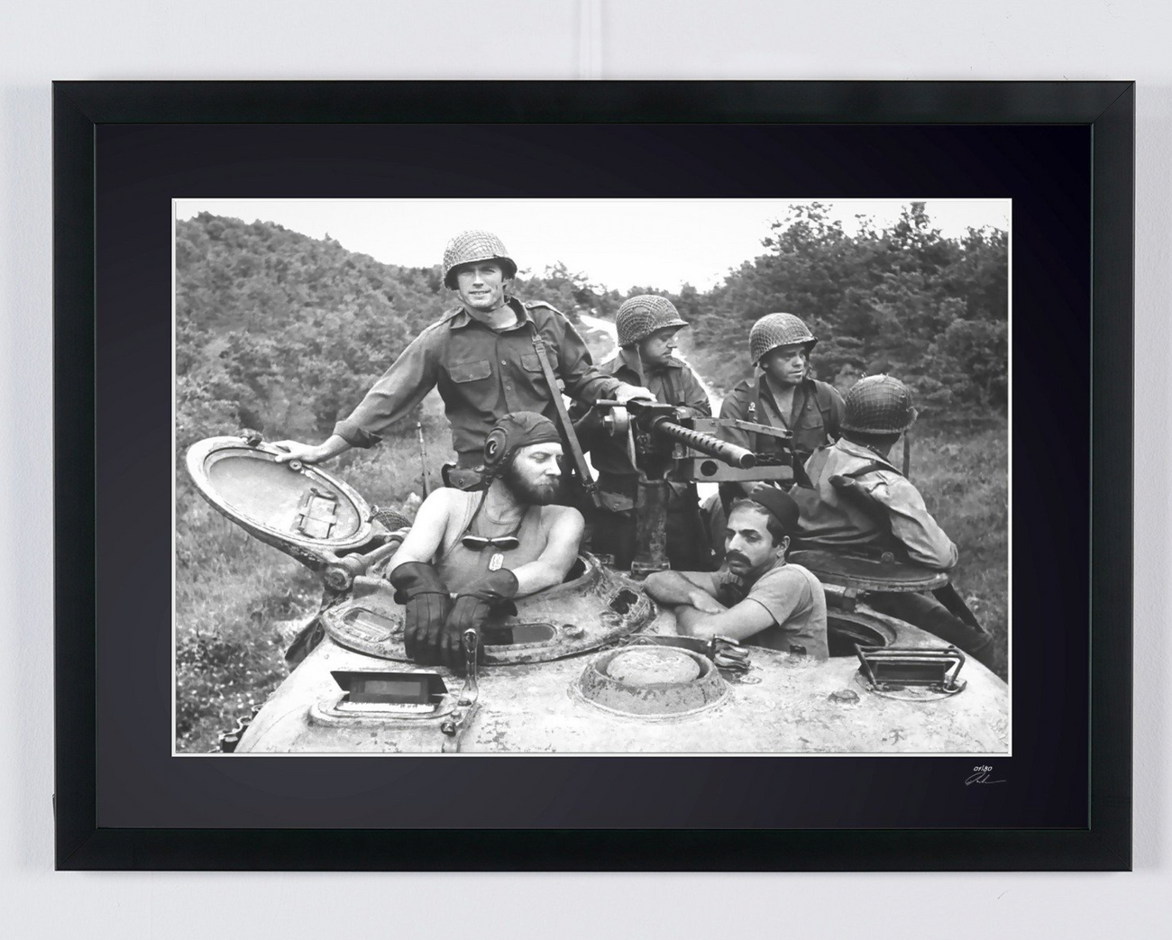 Kunstfoto van Clint Eastwood in Kelly's Heroes — met de hand ingelijst, gelimiteerde oplage van 30 genummerde exemplaren.