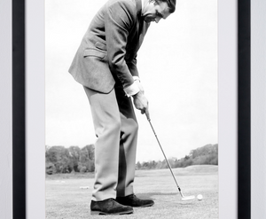  James Bond 007: Goldfinger - Sean Connery Playing Golf 