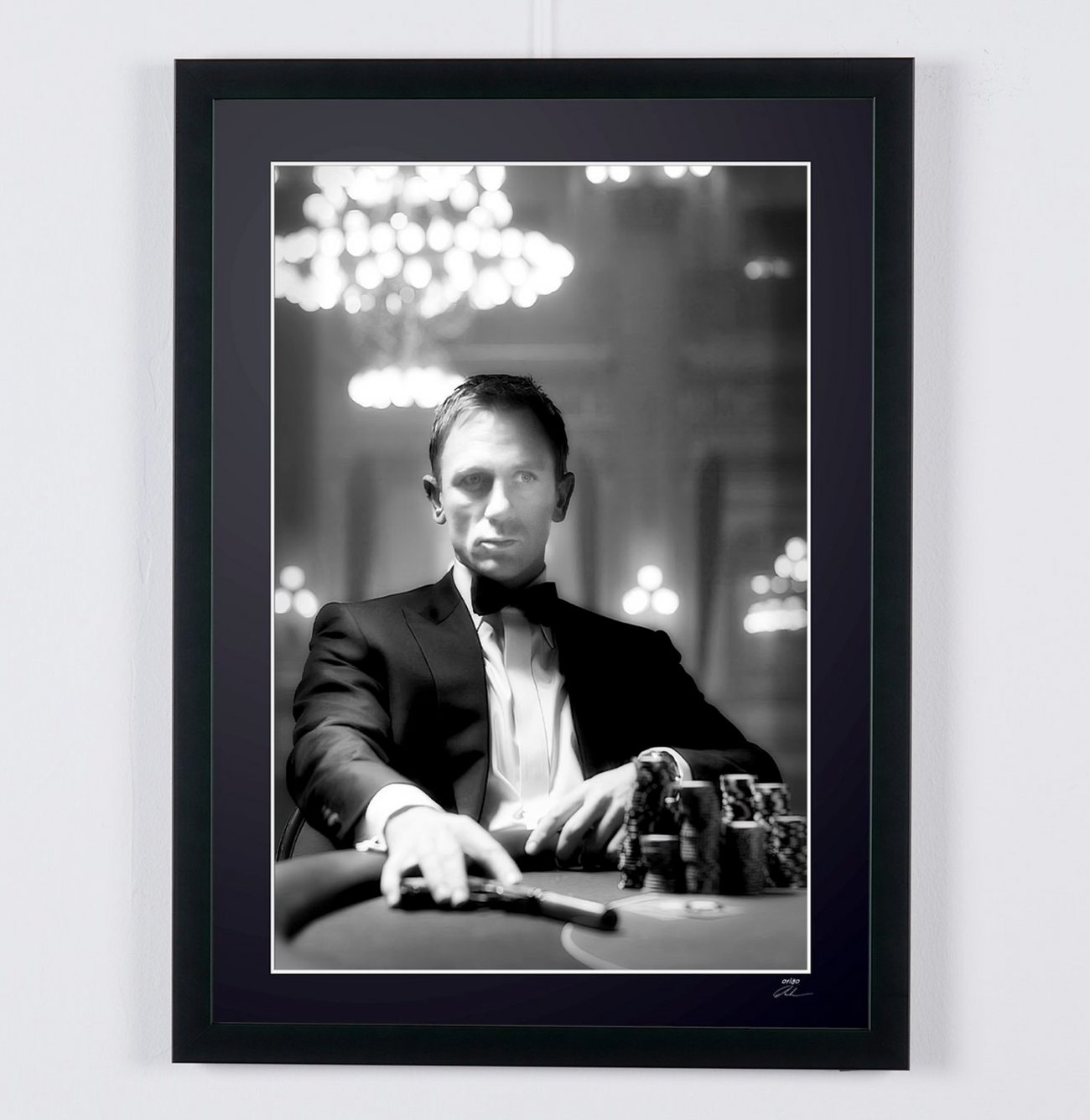 Photographie d’art de Daniel Craig dans Daniel Craig as James Bond 007 on Promo Shot 2006, encadrée à la main — édition limitée de 30 exemplaires numérotés.