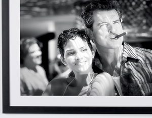  James Bond 007: Die Another Day - Pierce Brosnan & Halle Berry on set - PASPARTU BLANCO 