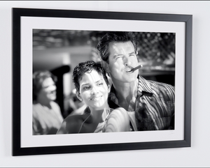  James Bond 007: Die Another Day - Pierce Brosnan & Halle Berry on set - PASPARTU BLANCO 