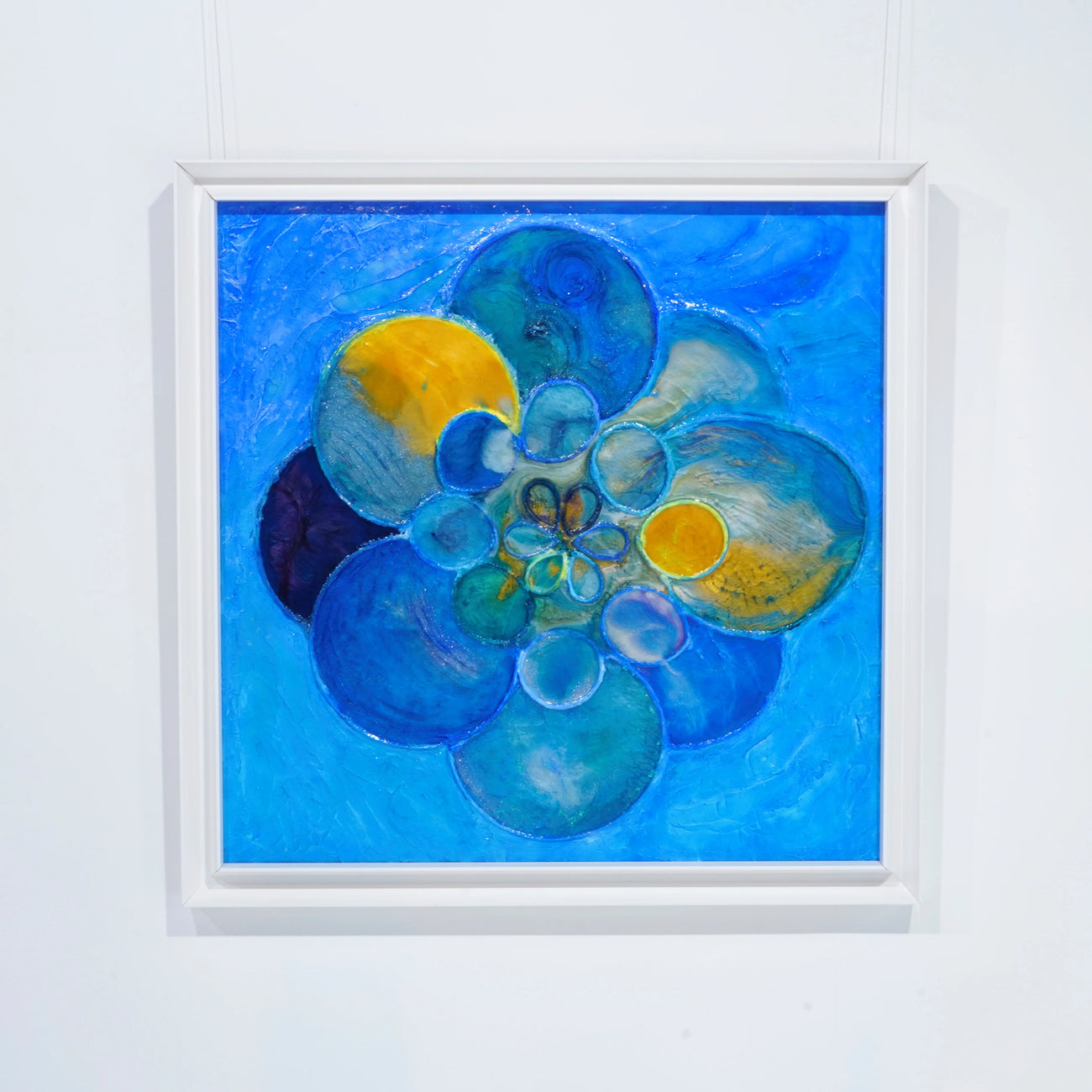 Obra de arte original de Elvira López — 105 x 105 cm. Pieza única (1/1), firmada y con certificado de autenticidad. Enmarcada.