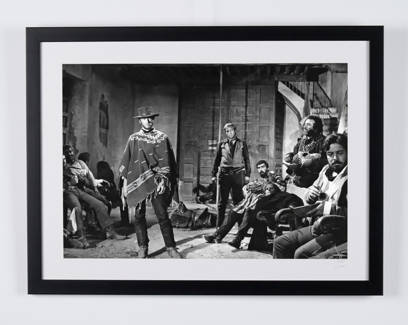 Fotografía de arte de Clint Eastwood en For a Few Dollars More, enmarcada a mano — edición limitada de 30 ejemplares numerados.