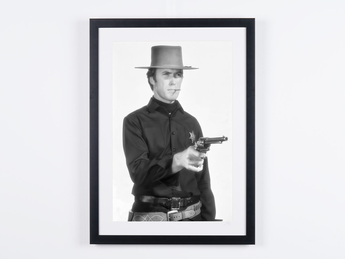 Photographie d’art de Clint Eastwood dans Pendez-les haut et court, encadrée à la main — édition limitée de 30 exemplaires numérotés.