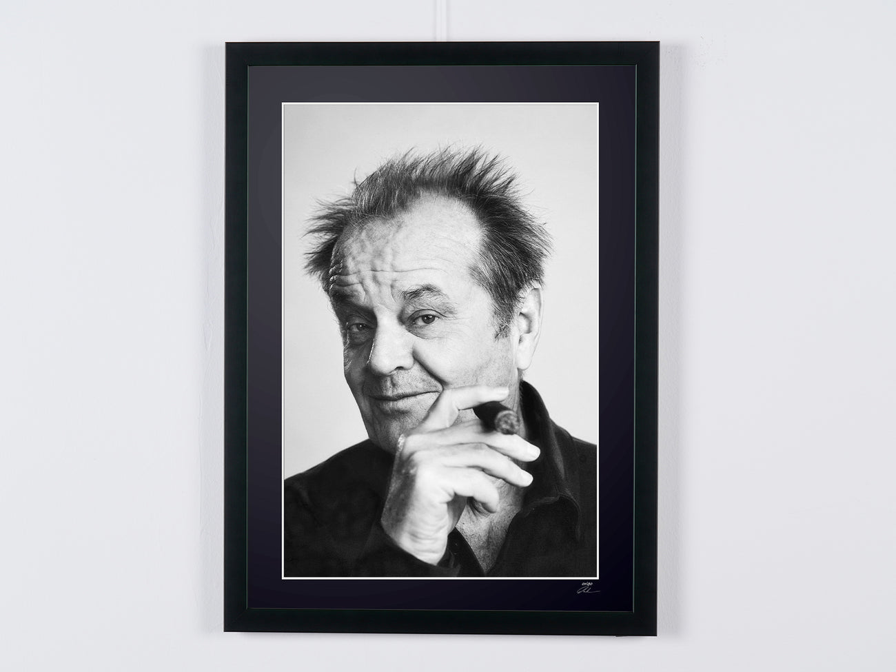Photographie d’art de Jack Nicholson dans Jack Nicholson Portrait (with cigar), encadrée à la main — édition limitée de 30 exemplaires numérotés.
