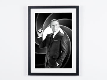 James Bond 007 - Daniel Craig, in de gun barrel van 007 (zwart-wit)