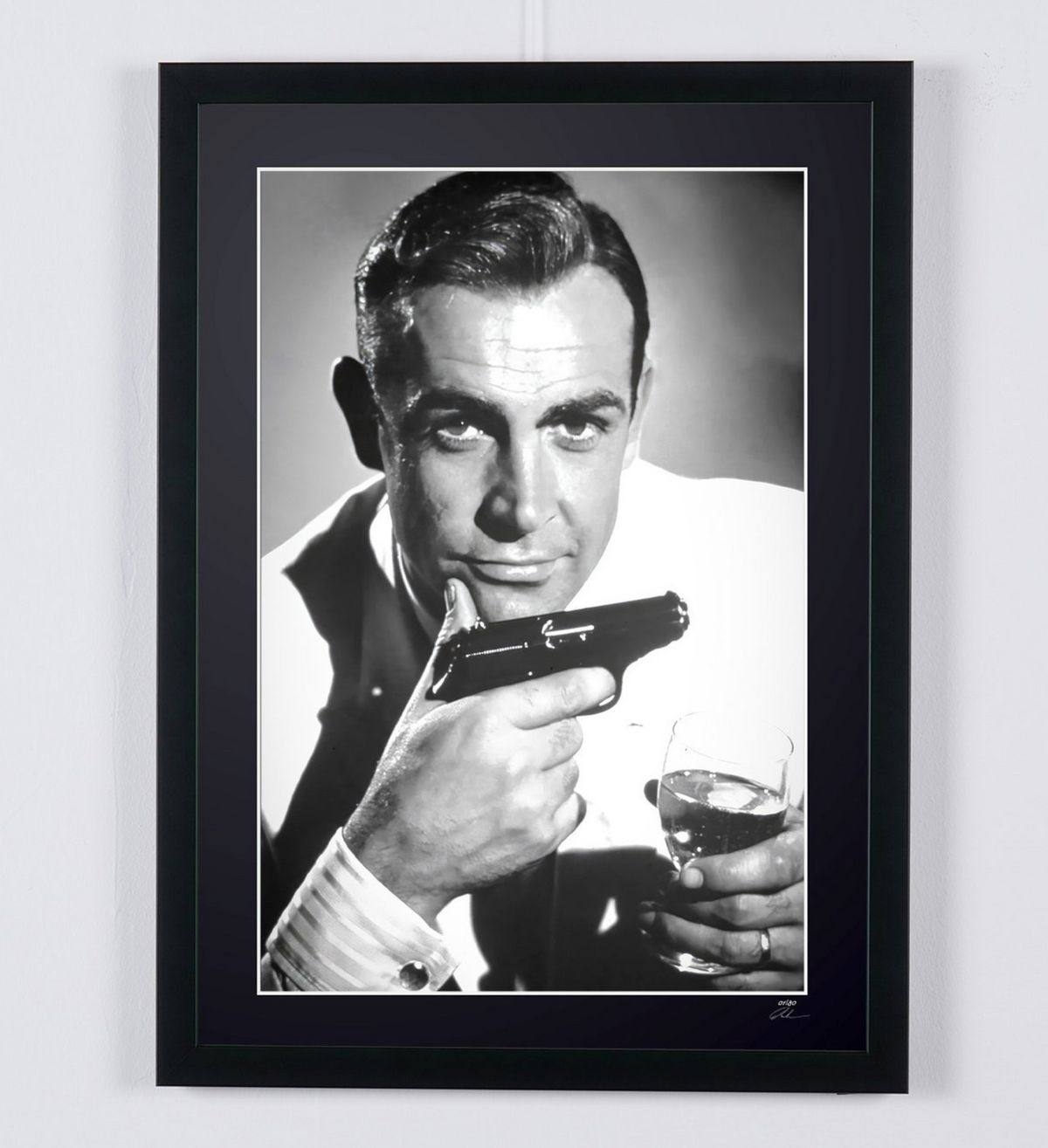 Photographie d’art de Sean Connery dans James Bond 007 contre Dr No, encadrée à la main — édition limitée de 30 exemplaires numérotés.
