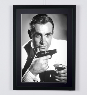  James Bond 007: Dr. No (1962) - Sean Connery as James Bond 007 & Walter PP - Wooden Framed 70X50 cm -2 - Original Certificate (COA), Hologram Logo Editor and QR Code - Cadre Photo- Starck Gallery