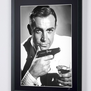  James Bond 007: Dr. No (1962) - Sean Connery as James Bond 007 & Walter PP - Wooden Framed 70X50 cm -2 - Original Certificate (COA), Hologram Logo Editor and QR Code - Cadre Photo- Starck Gallery