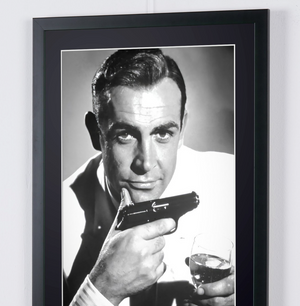  James Bond 007: Dr. No (1962) - Sean Connery as James Bond 007 & Walter PP - Wooden Framed 70X50 cm -2 - Original Certificate (COA), Hologram Logo Editor and QR Code - Cadre Photo- Starck Gallery