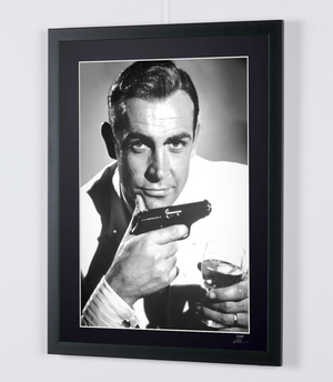  James Bond 007: Dr. No (1962) - Sean Connery as James Bond 007 & Walter PP - Wooden Framed 70X50 cm -2 - Original Certificate (COA), Hologram Logo Editor and QR Code - Cadre Photo- Starck Gallery