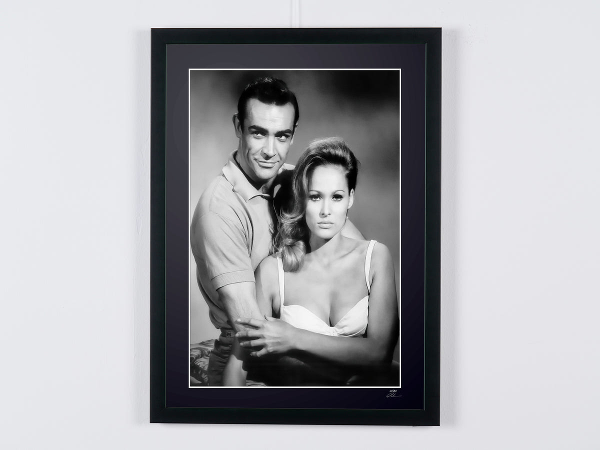 Photographie d’art de Ursula Andress dans James Bond 007 contre Dr No, encadrée à la main — édition limitée de 30 exemplaires numérotés.