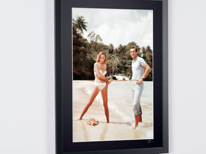  James Bond 007: Dr. No, Sean Connery & Ursula op het strand 1962 - Fotolijst - Starck Gallery