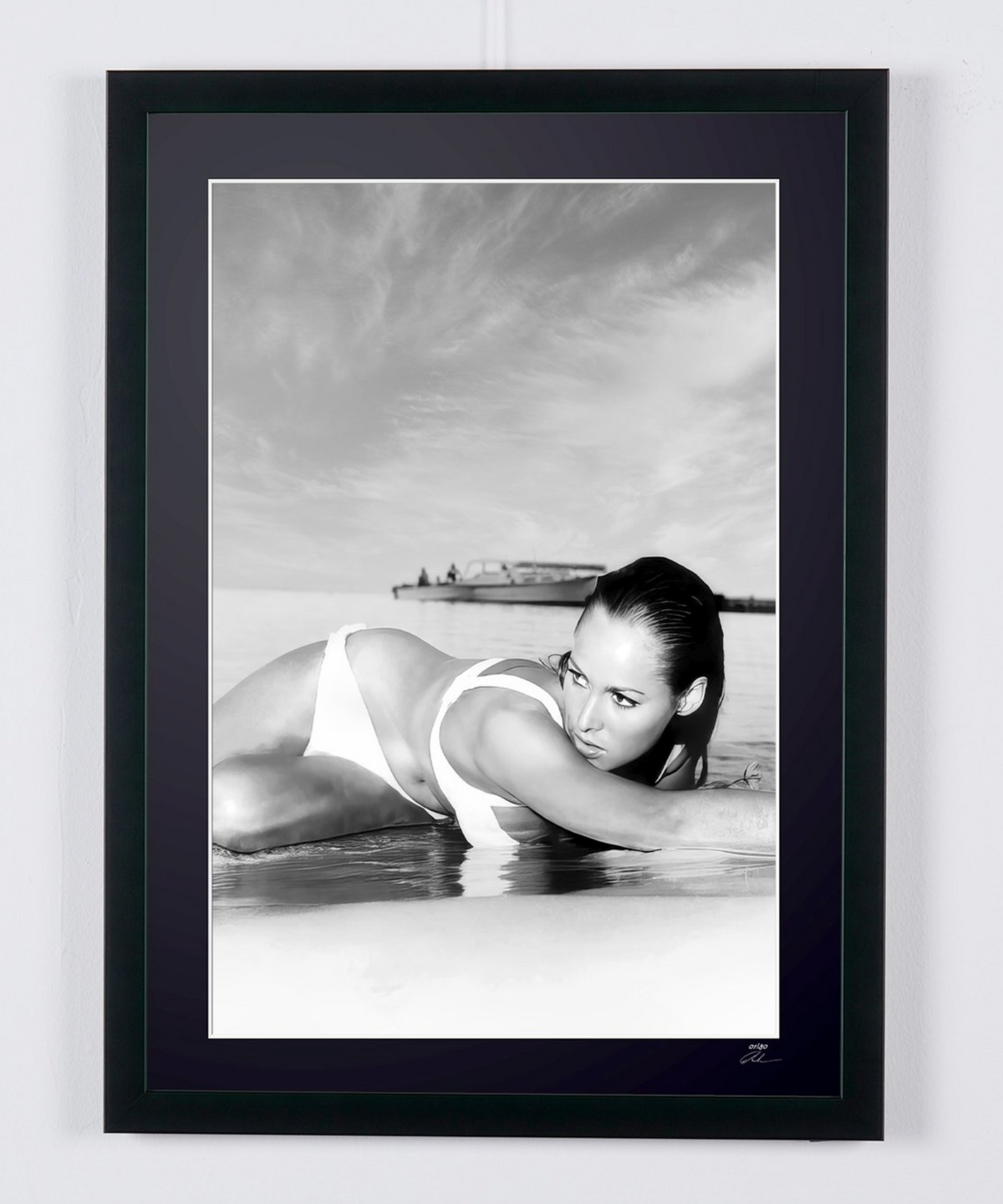 Photographie d’art de Ursula Andress dans James Bond 007 contre Dr No, encadrée à la main — édition limitée de 30 exemplaires numérotés.