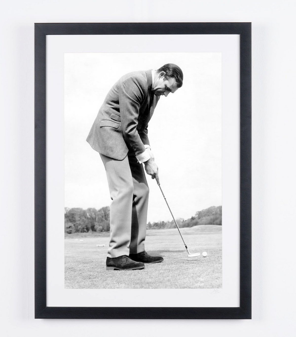 Fotografía de arte de Sean Connery en Goldfinger, enmarcada a mano — edición limitada de 30 ejemplares numerados.